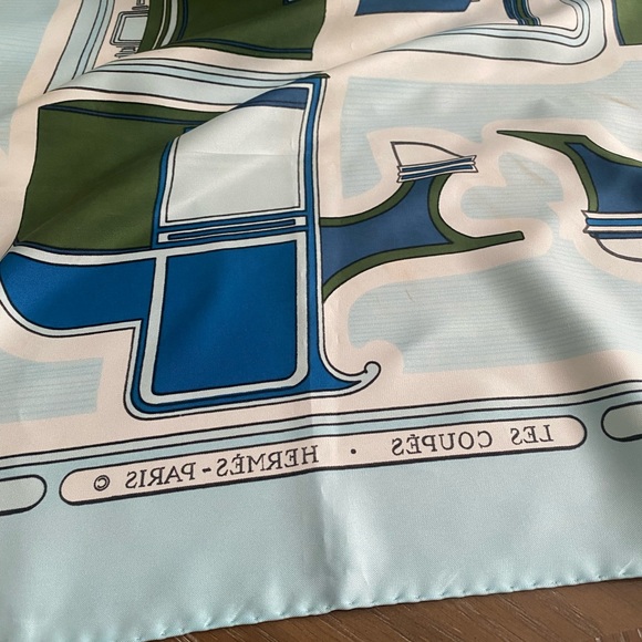 HERMES SCARF LE COUPES VINTAGE HERMES SCARF F. de la PERRIERE - Picture 12 of 14